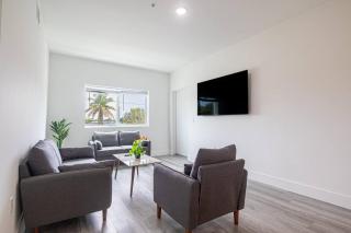 Perfect 3 Bed 2 Bath Apt W Free Parking - 0
