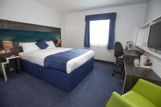 Ramada by Wyndham Cobham - Cobham - 9