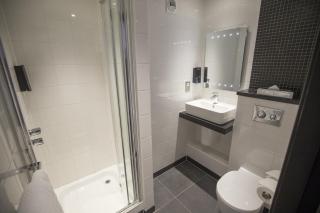 Ramada by Wyndham Cobham - Cobham - 7