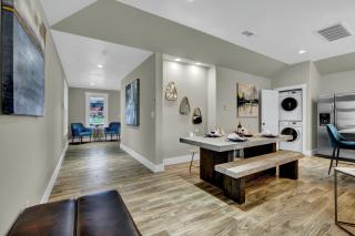 Chateaux De Callis-Walk to Main Street! - Fredericksburg - 9