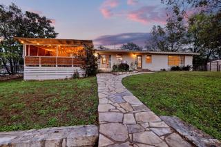 Luxury Lakefront Oasis with Boat Dock-Firepit - McQueeney - 9