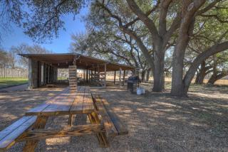 Olive St Ranch with HotTub-Grill and Party Barn - Fredericksburg - 8