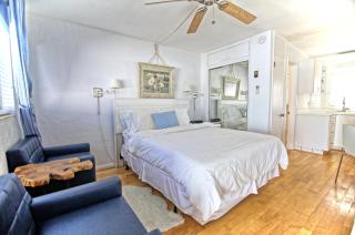 Gulfside Resort. Unit 6 - 8