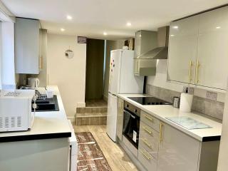 4 Bedroom Terrace house - Wellingborough - 5