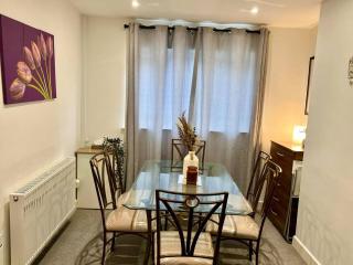 4 Bedroom Terrace house - Wellingborough - 6