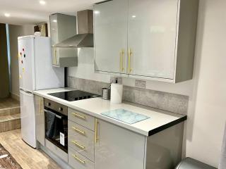 4 Bedroom Terrace house - Wellingborough - 4