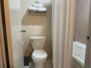 Americas Best Value Inn Lynnwood - Lynnwood - 1