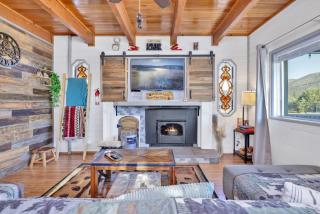 Jay Bird Landing Escape- Hot Tub- Central Location - 7