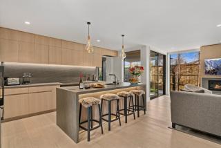 Central Queenstown Villa & Spa by Staysouth - Queenstown - 0