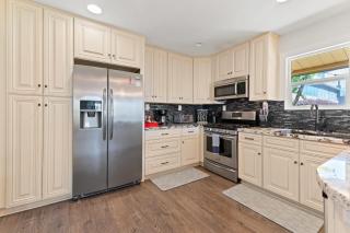 LOVELY Ocean View Beach House 3BR Sleeps 9 - 9