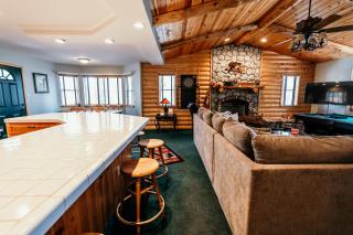 Alameda Landing- Pool Table- Hot Tub- Relaxing Log Cabin - 4