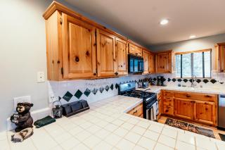 Alameda Landing- Pool Table- Hot Tub- Relaxing Log Cabin - 2