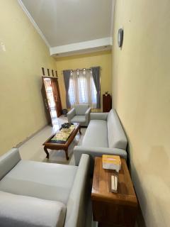 Guesthouse Hannia - Sumber - 8