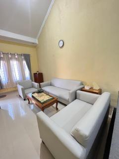 Guesthouse Hannia - Sumber - 9