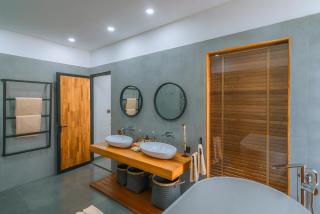 Villa Aless: Designer 4BR Villa w/ Sauna, Jacuzzi, Gym, Rooftop - Canggu - 1