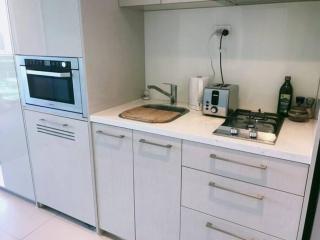 Stylish CBD Near Southern Cross with Balcony/POOL/GYM - 2