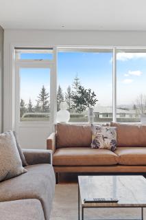 Icelands Biggest Mall at 8 Minute walk - Free parking - 3