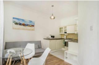 One bedroom in Central London, Kensington - 5