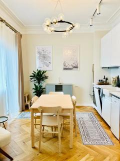 Ultracentral Lux Boutique 1BR Ap Near Subway - Bucharest - 1