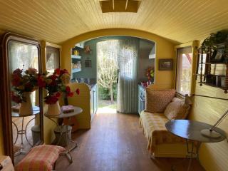 Apartment and B&B bedroom and Circus Wagon at Mas Pryce - Sardan - 9