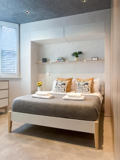 Luxury Urban Oasis with Garden and Private Studio - 4