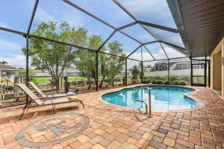 Gulf access, Heated Pool, outdoor kitchen, firepit & dock - Waterfront Paradise - Cape Coral - 9