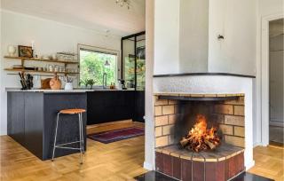 Amazing Home In Tollered With Kitchen - 4