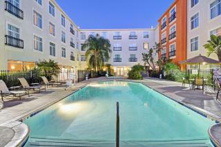 Embassy Suites Valencia - Valencia - 1