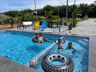 Rumah Armand Studio Family with Swimming Pool Pengkalan Balak Tg Bidara Masjid Tanah Melaka - - 8