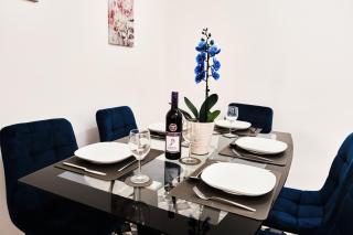 Cassia, 3 Bedrooms, Sleeps 5 - - 9