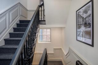 Paradise Square-Remodelled 18th Century Apartment - 4
