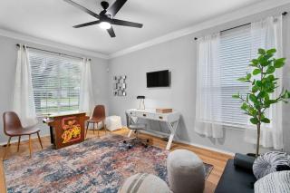 Incredible Heated Pool HotTub Gameroom-Movieroom - Pflugerville - 2