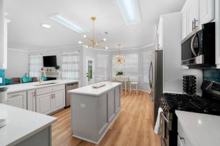 Incredible Heated Pool HotTub Gameroom-Movieroom - Pflugerville - 1