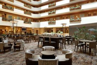 Embassy Suites East Peoria Hotel and Riverfront Conference Center - Peoria - 4