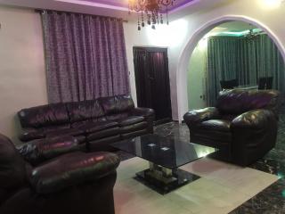 3JD lavishly furnished 2-bed Apartment1 - 0