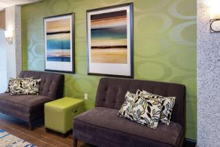 Hampton Inn East Lansing - 8