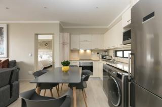 20Mb WiFi LuxSuite vibrant area art 2km 2 gautrain - Joanesburgo - 8