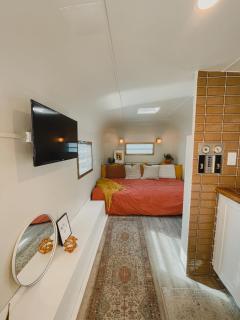 Dreamy Airstream Hideaway with Hot Tub - 4
