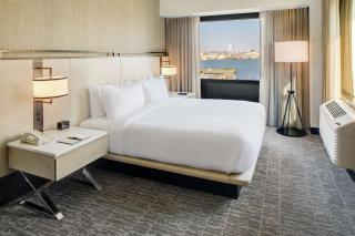 DoubleTree by Hilton Hotel & Suites Jersey City - 1
