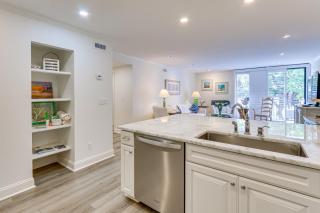 Walk to Pier and Golf Heart of Harbour Town Condo - Hilton Head Island - 2