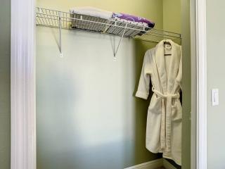 Clearwater Penthouse 5 min Beach walk Heated Pool - 6