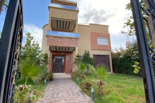 Maison unique avec une magnifique piscine - El Kelaa des Srarhna - 7