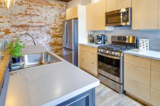 Downtown Millersburg Retreat with Sleek Interior! - Millersburg - 1