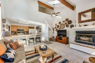 Bright Townhome - 1 Mile to Downtown Cloudcroft - 5