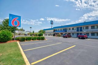 Motel 6-Russellville, AR - Russellville - 8