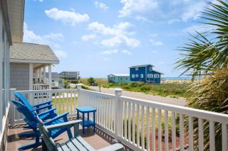 Footprints In The Sand by Oak Island Accommodations - Oak Island - 6