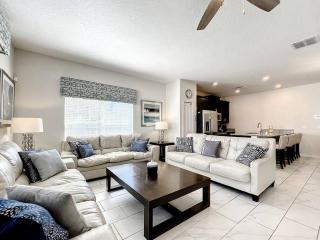 Stunning 5 bedroom house near Disney - 9