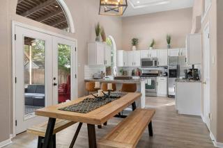 Sun Filled Home W Gorgeous Pool HotTub Gameroom - Round Rock - 9