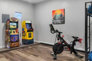 Sun Filled Home W Gorgeous Pool HotTub Gameroom - Round Rock - 8