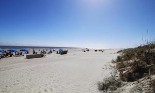 King Queen Twin and Sleeper Sofa Updated Bikes & Beach Gear included - 4